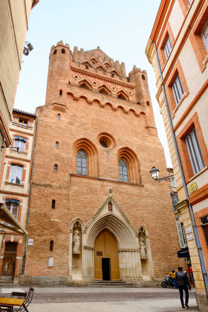 chiesa di nostra signora dei tauri a tolosa - medieval autumn cathedral vertical foto e immagini stock