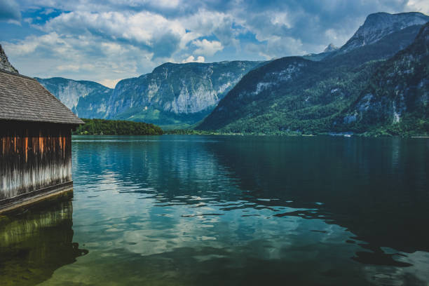 istock Stunning Lake Hallstatt 915593760