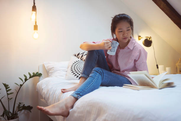 istock Young Chinese woman reading book 915597216