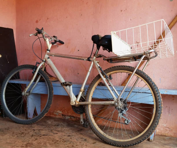 istock Old and used bicycle 915597696