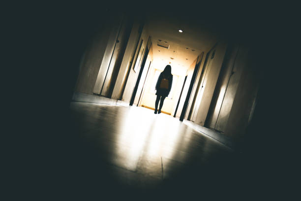 istock woman standing in a corridor 915613000