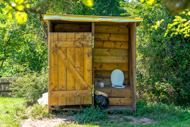 istock Ancient outdoor toilet 915616116