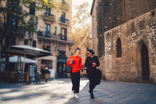istock Girls enjoying Barcelona 915620834
