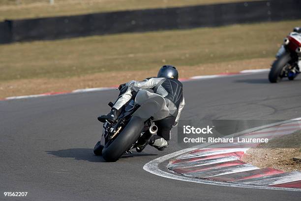 Racing Una Motocicletta - Fotografie stock e altre immagini di Angolo - Descrizione - Angolo - Descrizione, Angolo - Forma, Angolo - Sport