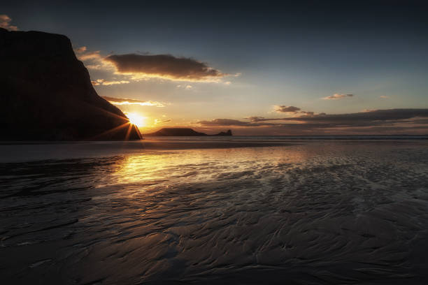 istock Sunset and wet sand at Worms Head 915629972