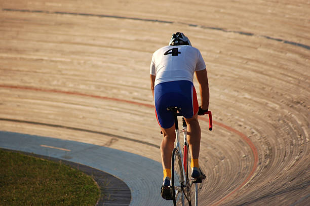 racer después de su viaje en bicicleta - velódromo fotografías e imágenes de stock
