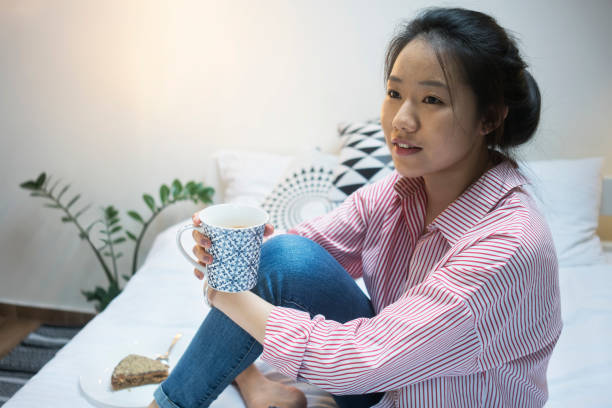 istock Young Chinese woman relaxing 915643364