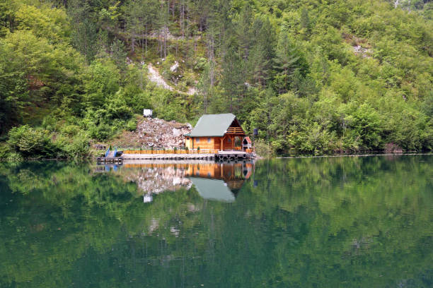 istock Wooden cottage on river landscape 915644274