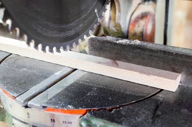 istock Circular Saw. Carpenter Using Circular Saw for wood 915657382