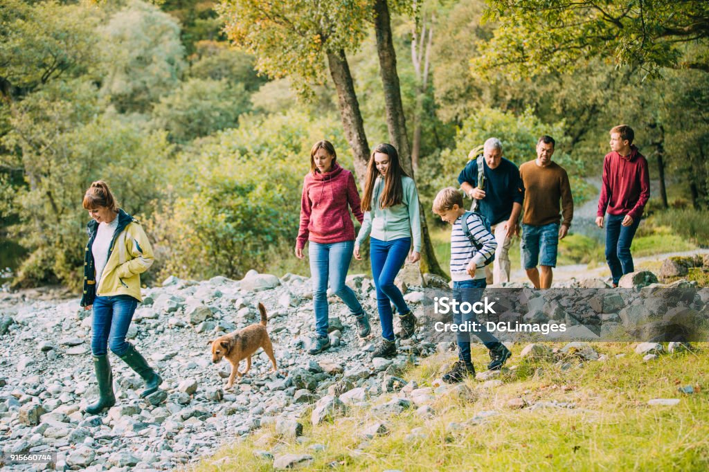 Drei Generationen Familie Wandern durch den Lake District - Lizenzfrei Familie Stock-Foto