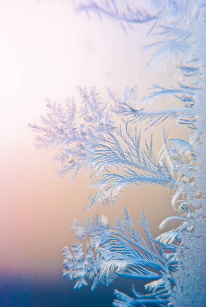 istock Icy patterns on the glass 915666360