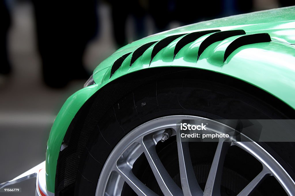 Frente de um carro de corrida na Verde - Foto de stock de Aerodinâmico royalty-free
