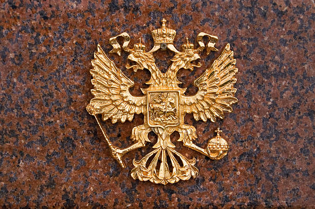 golden state escudo de rusia en mármol - brass eagle fotografías e imágenes de stock