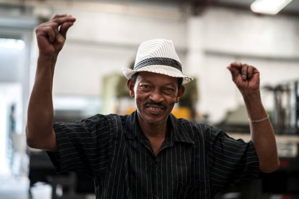 istock Brazilian Man Dancing Samba - Sambista 915671910
