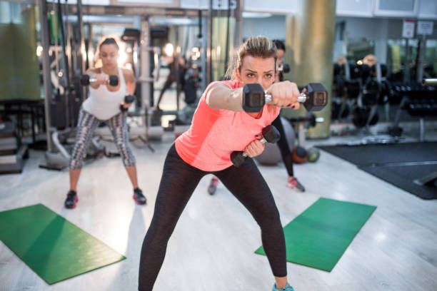 istock Dynamic Fitness Exercises With Kettlebells 915676382