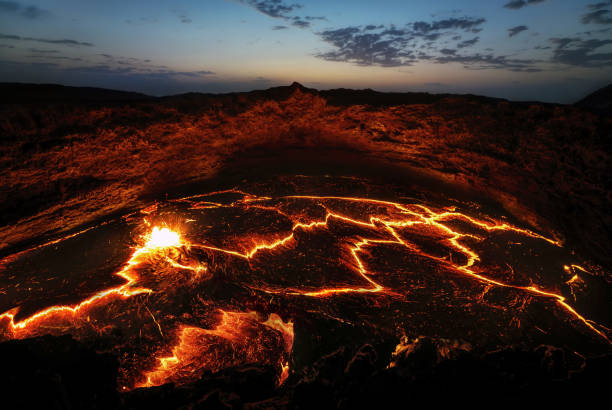 etiopía de volcán erta ale - sulfuric fotografías e imágenes de stock