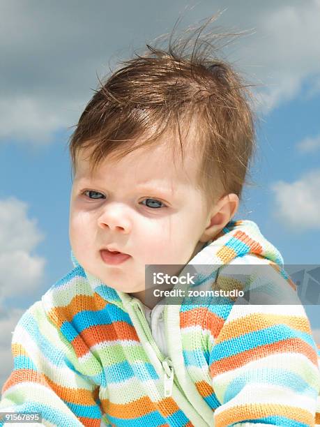 Bebé Menina - Fotografias de stock e mais imagens de Bebé - Bebé, Céu, Sol