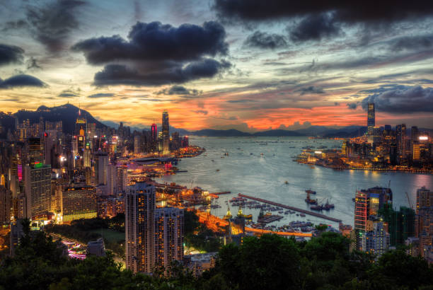 istock Hong Kong Skyline Sunset 915681074