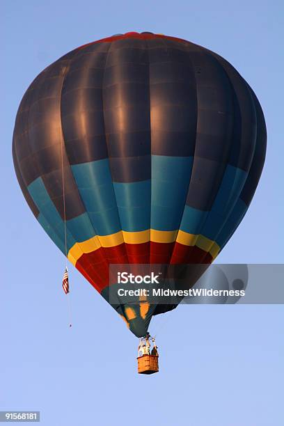 Globo Aerostático De Aire Caliente Foto de stock y más banco de imágenes de Actividades recreativas - Actividades recreativas, Aire libre, Azul