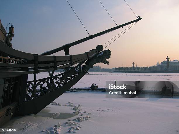 Photo libre de droit de La Neige Et Le Froid banque d'images et plus d'images libres de droit de Glace - Glace, Architecture, Fleuve et rivière