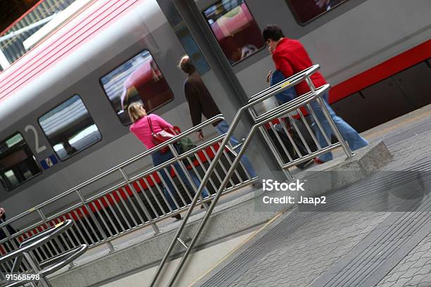 Obter Do Comboio - Fotografias de stock e mais imagens de Ao Ar Livre - Ao Ar Livre, Azul, Betão