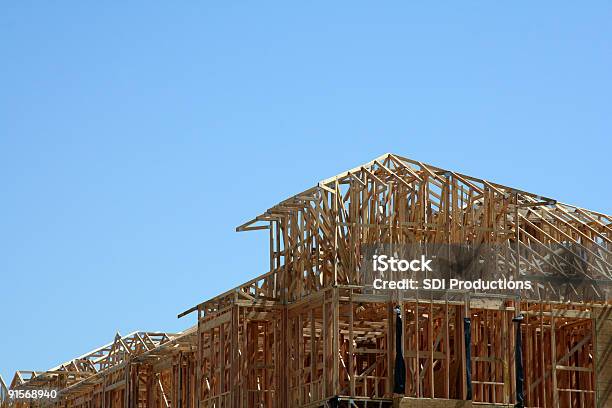 Cantiere Di Costruzione Su Cielo Blu - Fotografie stock e altre immagini di Accessibilità - Accessibilità, Ambientazione esterna, Aperto