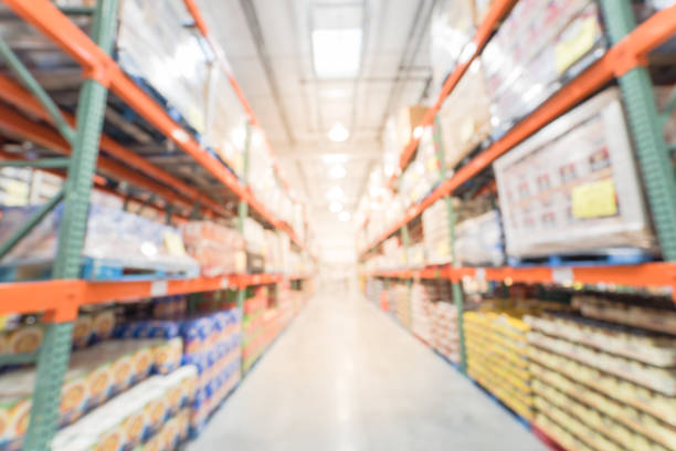 istock Abstract blurred big boxes wholesale store in America 915695658