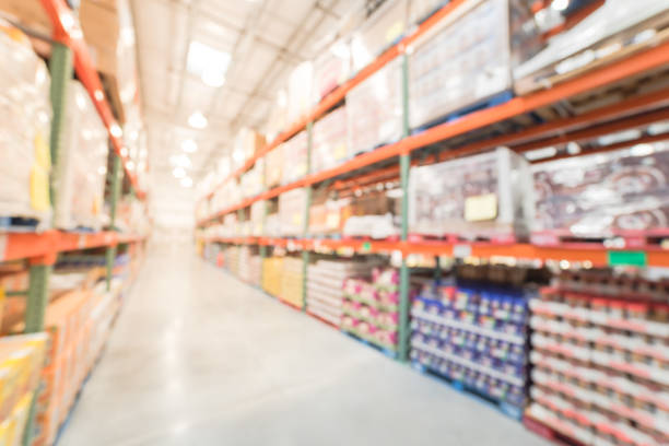 istock Abstract blurred big boxes wholesale store in America 915695988