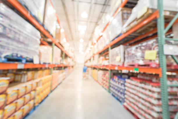 istock Abstract blurred big boxes wholesale store in America 915696062