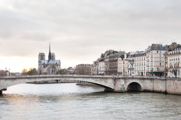 istock Apartments on Ile Saint Louis 915696568