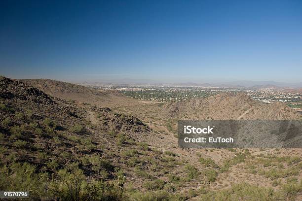 Photo libre de droit de Au Nord De Phoenix En Arizona banque d'images et plus d'images libres de droit de Appartement - Appartement, Arbre, Arizona