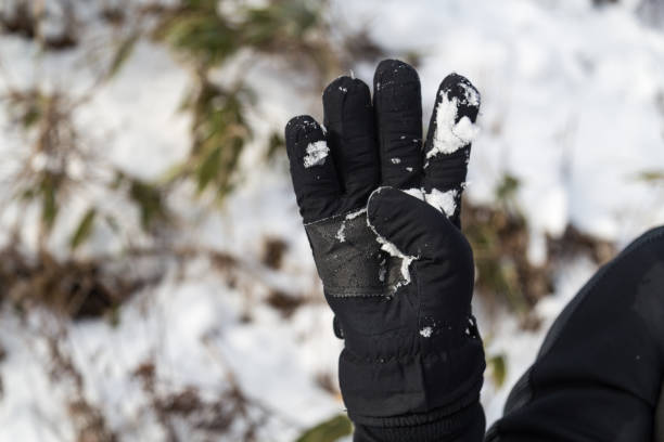 istock Hand in winter glove gesture number four 915708494