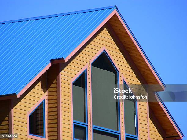 金属木材のライン - 屋根のストックフォトや画像を多数ご用意 - 屋根, 金属, 家