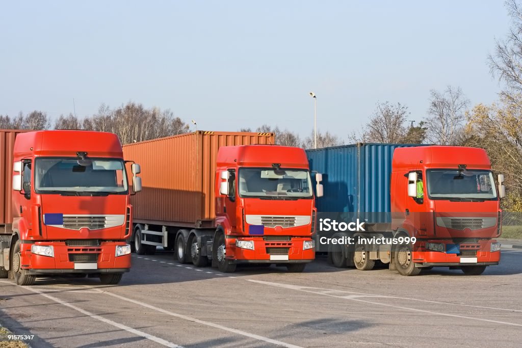 Três camiões em armazém Cais de Embarque do meu "camiões série", - Royalty-free Cadeia de lojas Foto de stock