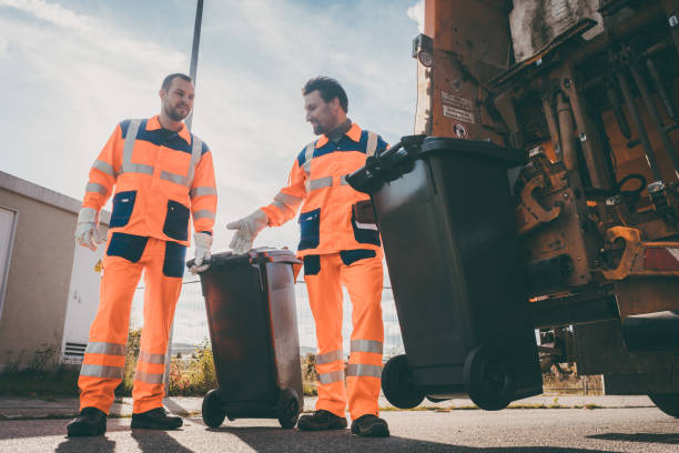 istock Garbage removal men working for a public utility 915763996