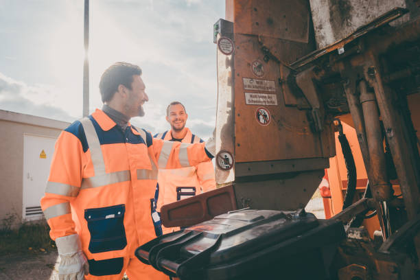 istock Two garbagemen working together on emptying dustbins 915764532