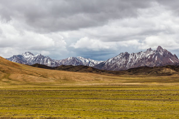 istock Nice view of Pamir in Tajikistan 915768514