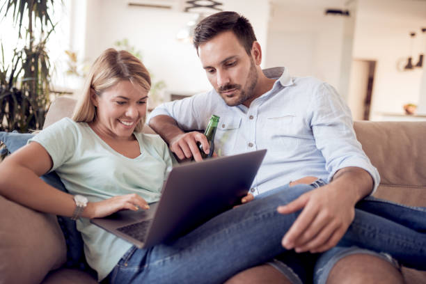 istock Couple at home 915776186