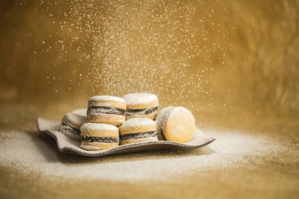 biscotti dolci alla vaniglia in polvere con zucchero - marmalade baked biscuit brown foto e immagini stock