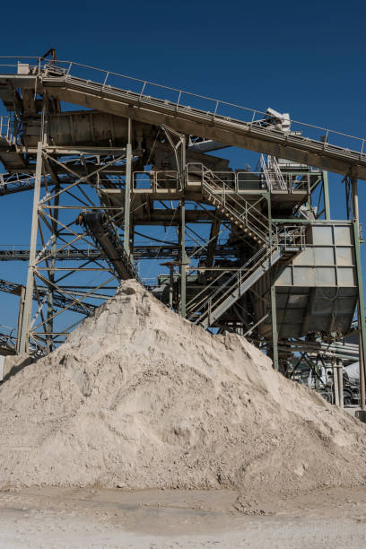 istock Gravel factory 915783378