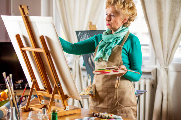 istock Senior woman artist. 915791796