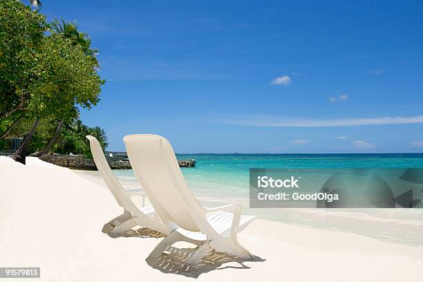 Cadeiras De Praia - Fotografias de stock e mais imagens de Ao Ar Livre - Ao Ar Livre, Areia, Atividade Recreativa