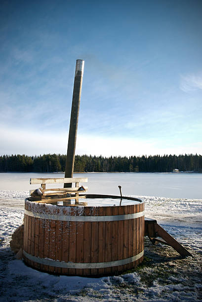 banheira quente. - finland sauna lake house imagens e fotografias de stock