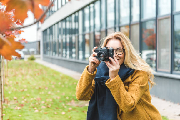 istock taking photo of autumn tree 915815032