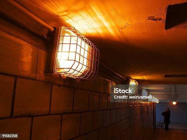 Túnel Escuro - Fotografias de stock e mais imagens de Admirar a Vista - Admirar a Vista, Antigo, Arquitetura