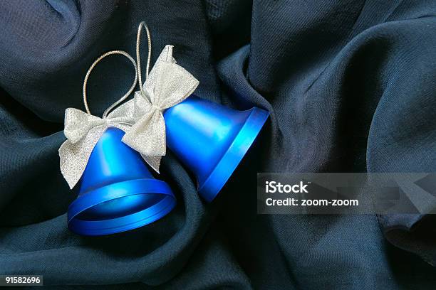 Boże Narodzenie Dzwonki Na Tkanina Tło - zdjęcia stockowe i więcej obrazów Bez ludzi - Bez ludzi, Bombka, Boże Narodzenie