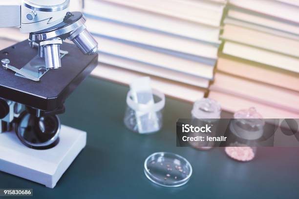 Test Pattern Microscope Microscope And Test Specimens Stock Photo - Download Image Now ...