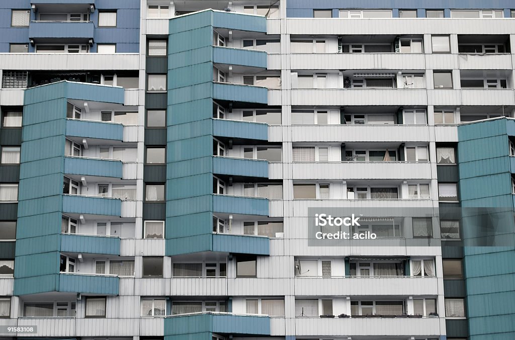 Bloque de apartamentos - Foto de stock de Plattenbau libre de derechos