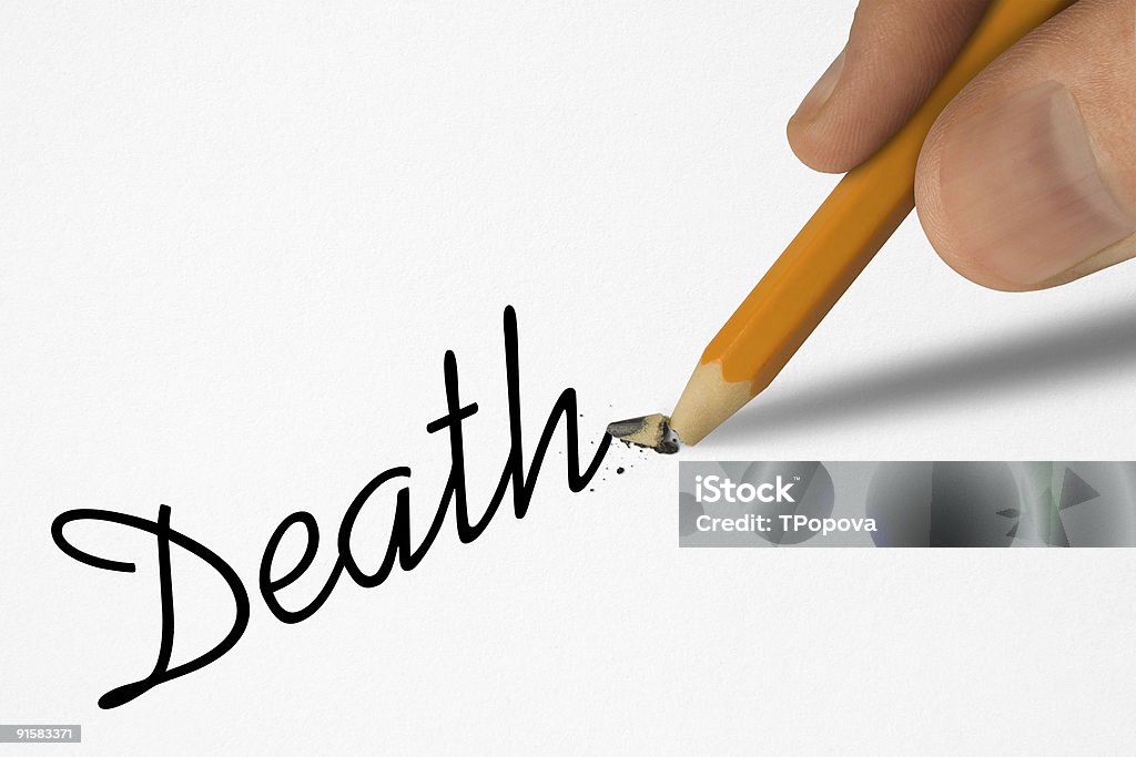 Слово «смерть на бумаге и Сломанные карандаш в исполнение - Стоковые фото Белый роялти-фри