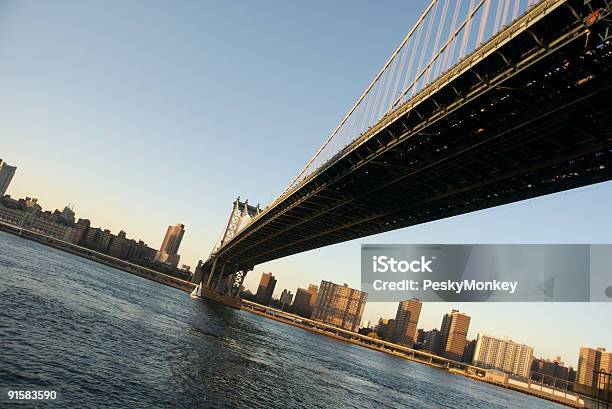 Cidade Ponte Rio Azul Vai Alargada - Fotografias de stock e mais imagens de Ao Ar Livre - Ao Ar Livre, Cidade de Nova Iorque, Céu